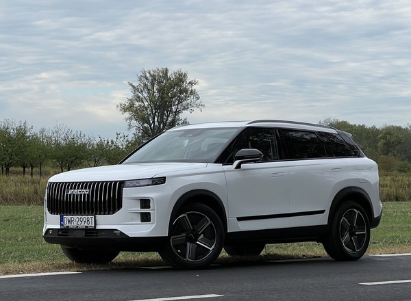 Nowy chiński spalinowy SUV ma polskie ceny. Jaecoo 7 od 139 tys. 900 zł