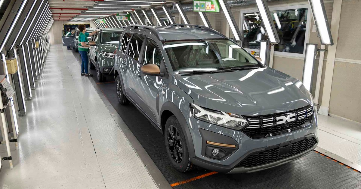 Fabryka Dacii w Rumunii - zdjęcie ilustracyjne