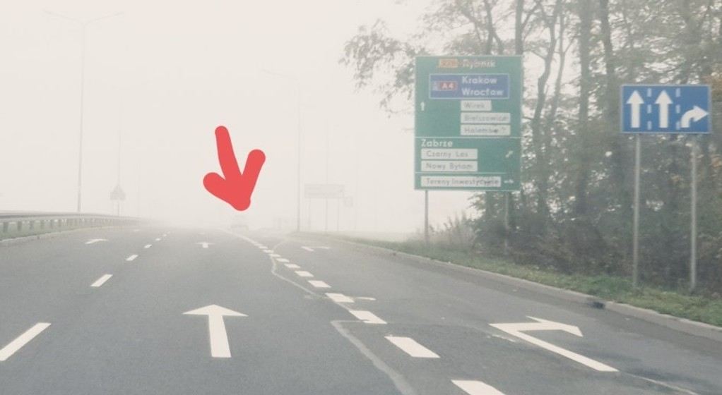 Światła dzienne we mgle