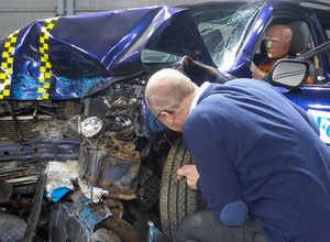 Jak rdza osłabia auto? Crashtest skorodowanego auta