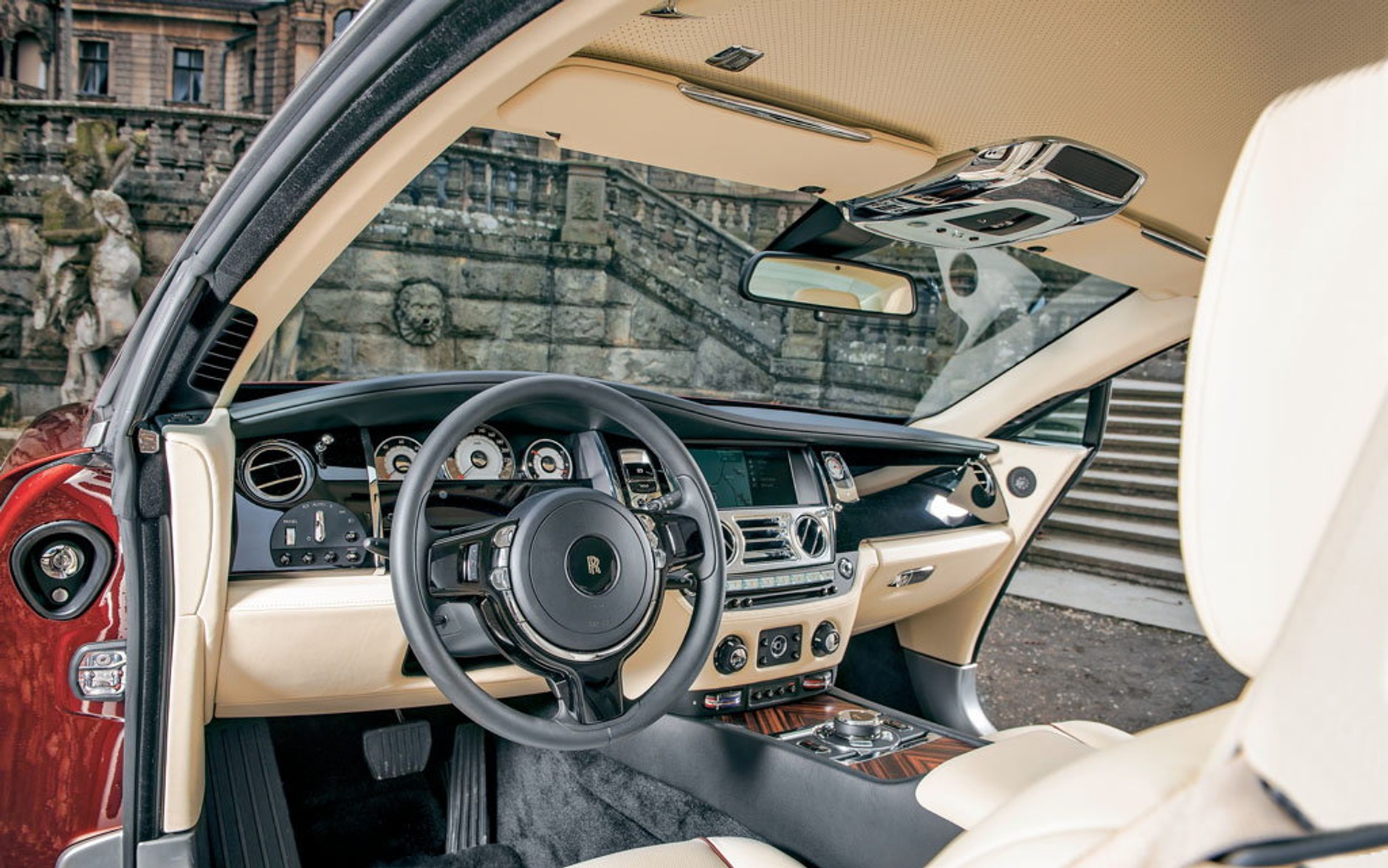 Gdyby Charles Rolls żył, jeździłby Wraithem