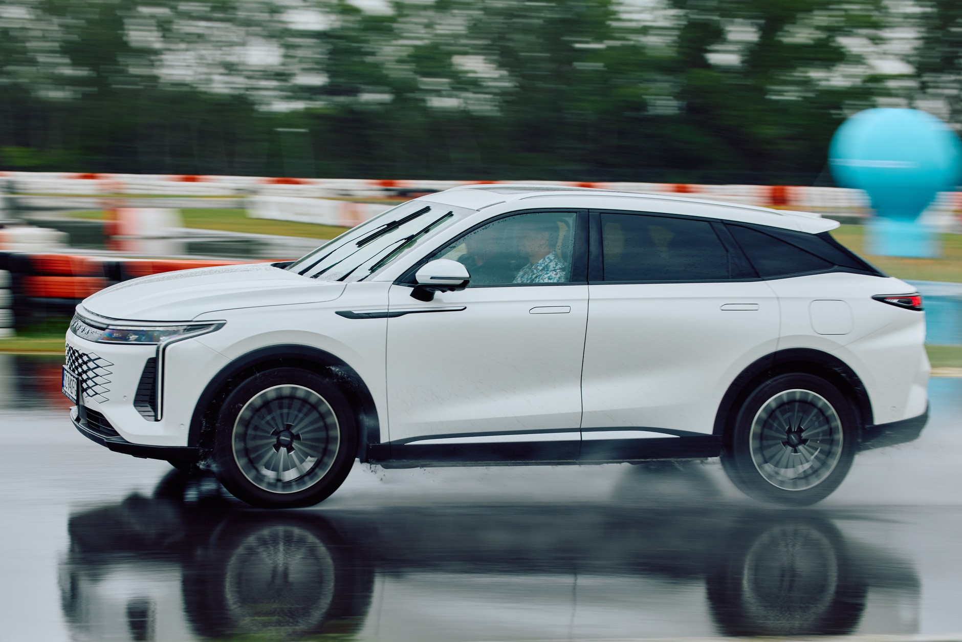 Omoda 9 Super Hybrid. Pierwsza jazda w Polsce