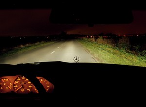 Lampy twojego auta słabo świecą? Tak możesz je poprawić