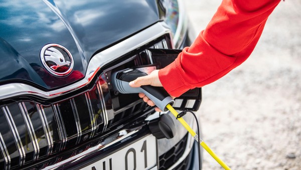 Skoda Superb iV – najpopularniejsza hybryda plug-in w Polsce