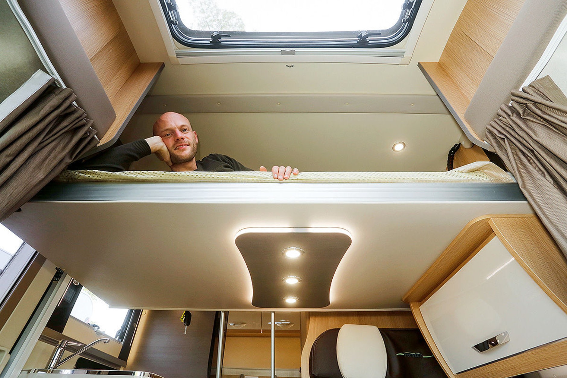 Porównanie czterech rodzajów kamperów (Forster T 599 HB)