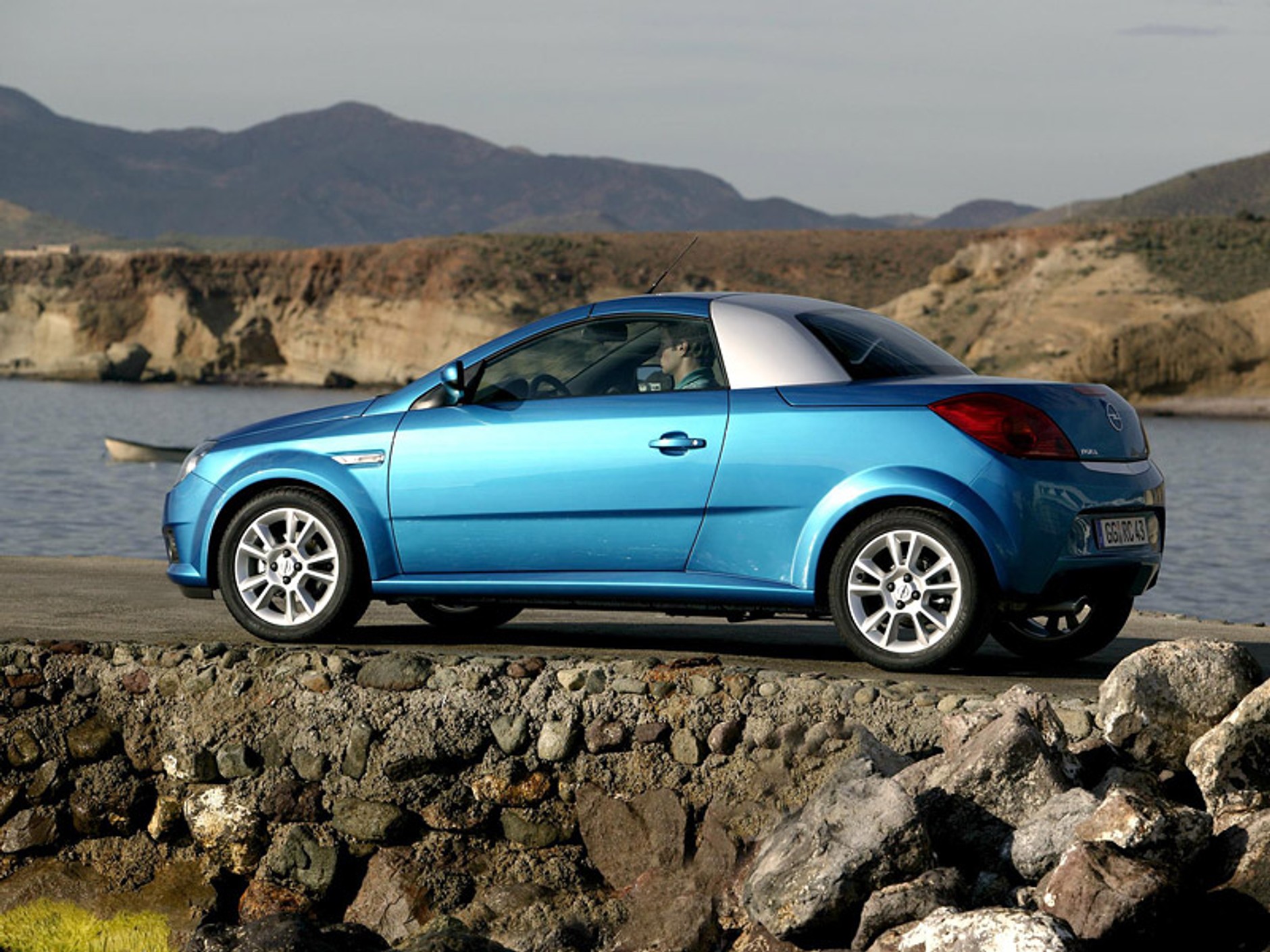 Opel: koniec Signum, niepewna przyszłość modelu Tigra TwinTop