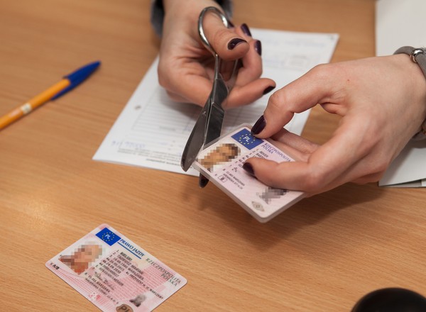 Lekarz bez uprawnień przebadał 2 tys. kierowców. Czy stracą prawa jazdy?