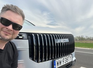 Jeździłem chińskim hybrydowym SUV-em. Daje ponad 1200 km zasięgu i 7 lat gwarancji. Sprawdzam, czego mu brak