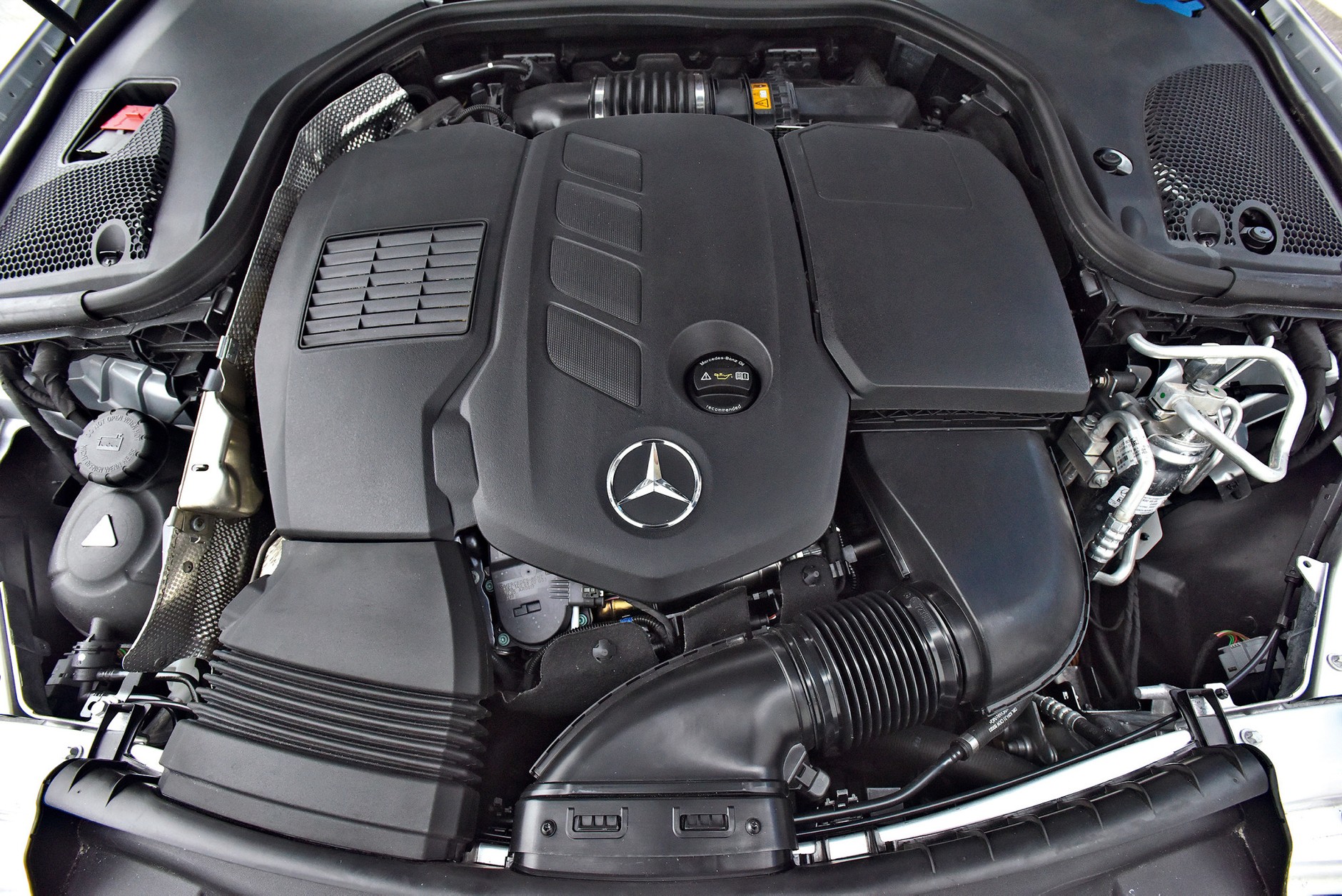 Porównanie: benzynowa hybryda, dieslowska hybryda kontra diesel i benzyna