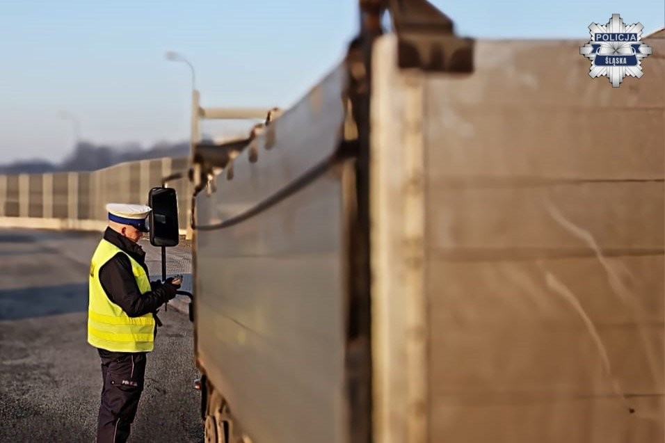 Policjanci "stali" od świtu na całej A1. Sprawdzili ponad 5 tys. kierowców