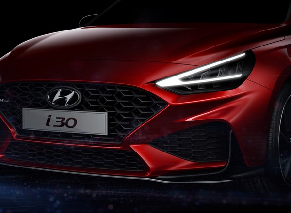 Hyundai i30 z nową „twarzą” – poliftingowy model zadebiutuje w Genewie