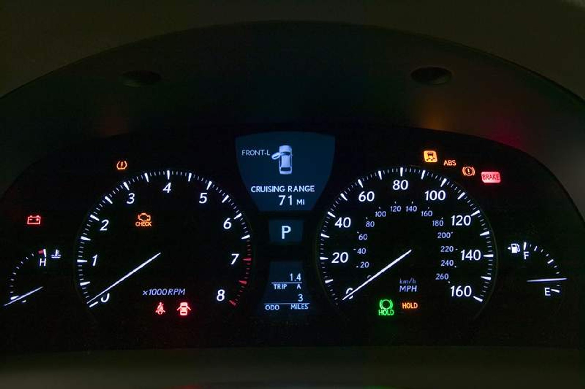 Lexus LS460 w japońskich salonach sprzedaży