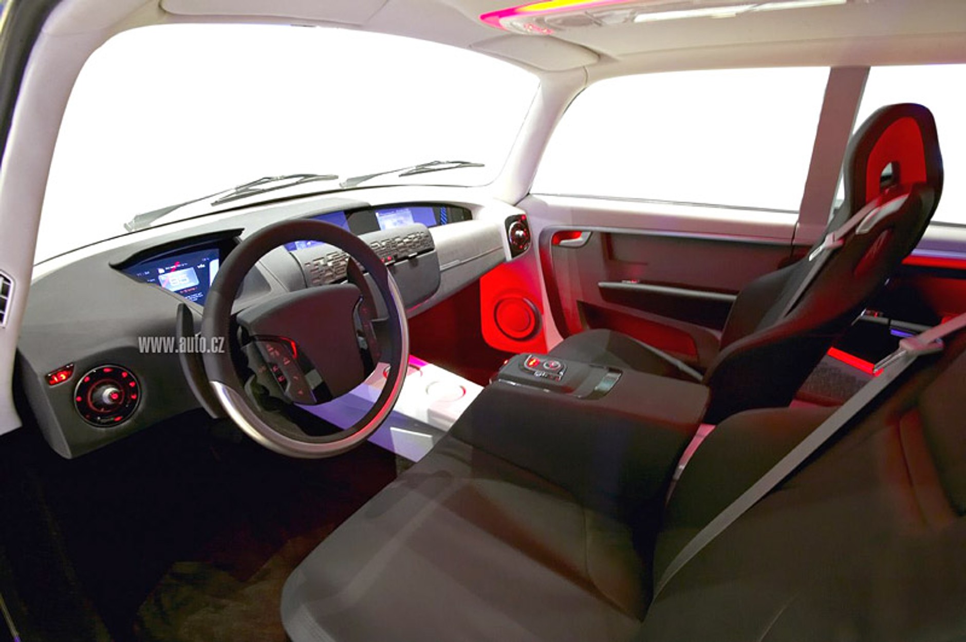 LA Auto Show 2007: Tatra 603 – czeska legenda w podaniu firmy Faurecia