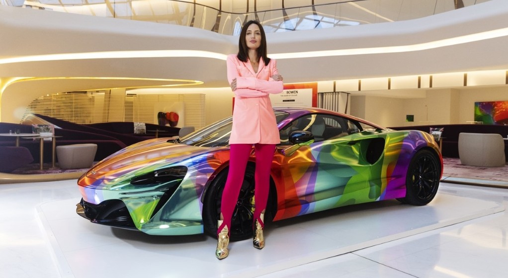 McLaren Artura Art Car stworzony we współpracy z artystką Nat Bowen