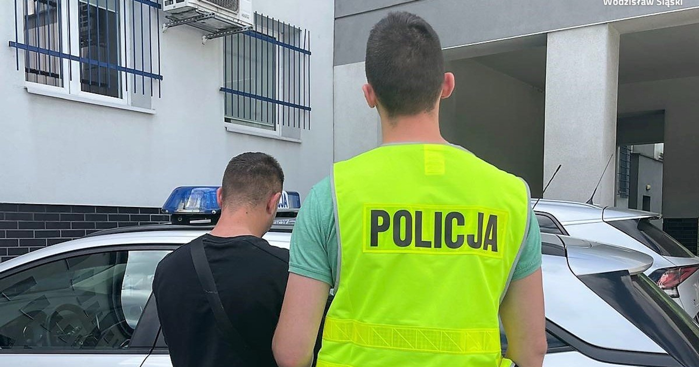 Policjanci zatrzymali kierowcę Jaguara. Padła propozycja