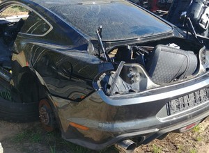 Wypożyczyli Mustanga, by go ukraść i rozebrać na części