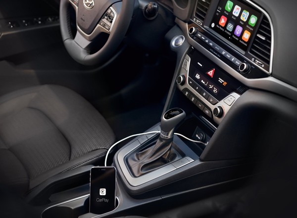 Wojna światów: Apple i Google kontra motoryzacja