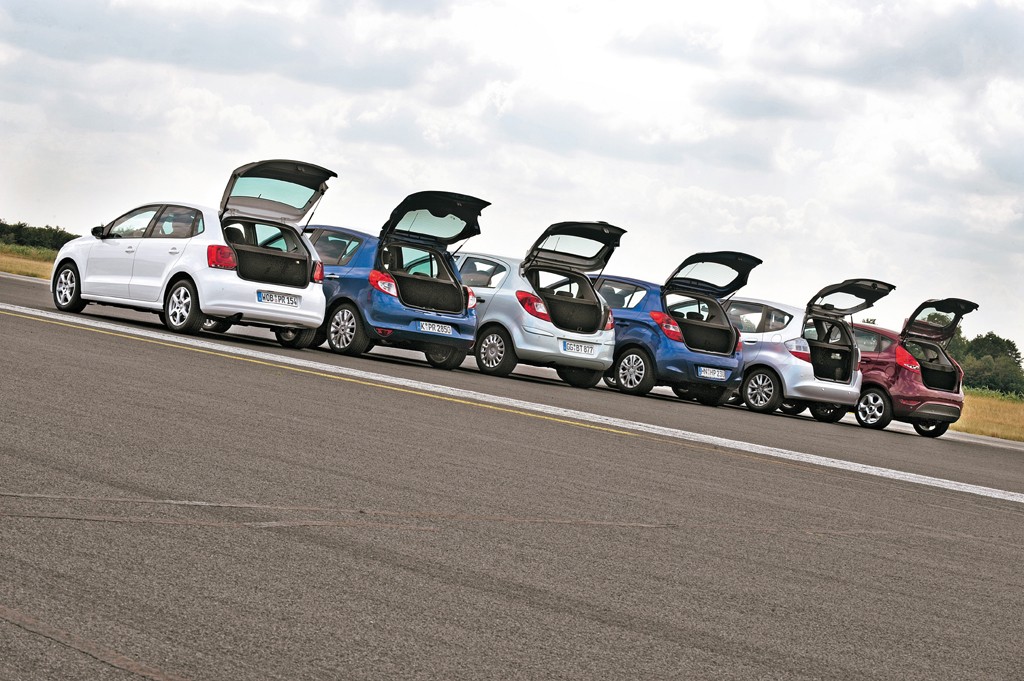 Nowy Volkswagen Polo kontra benzynowa konkurencja - Czy okaże się lepsze od Fiesty, Jazza, i20, Corsy i Clio?