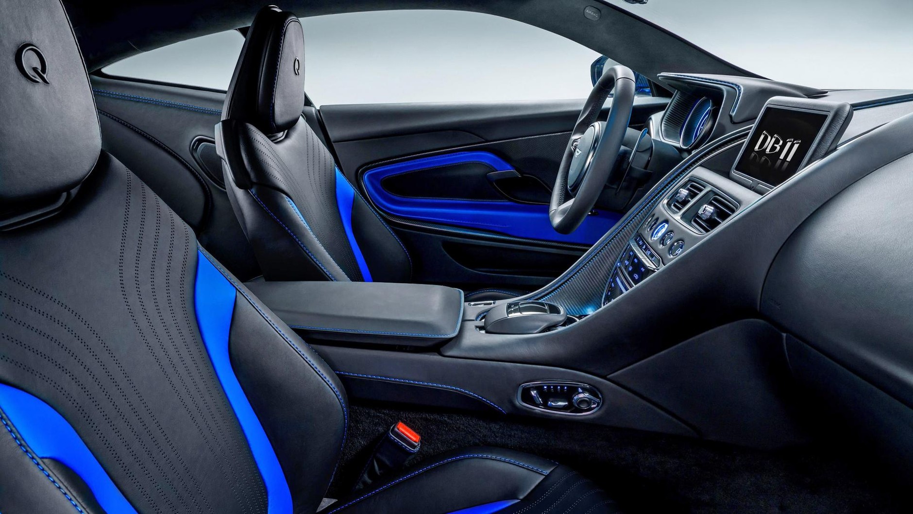 Aston Martin DB11 Zaffre Blue z działu Q