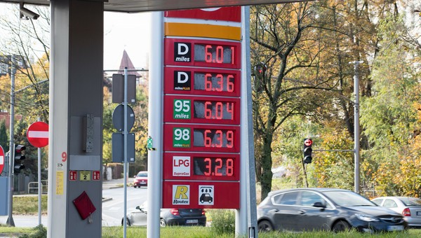 Bariera 6 zł za litr złamana, a stacje paliw wciąż na minusie!