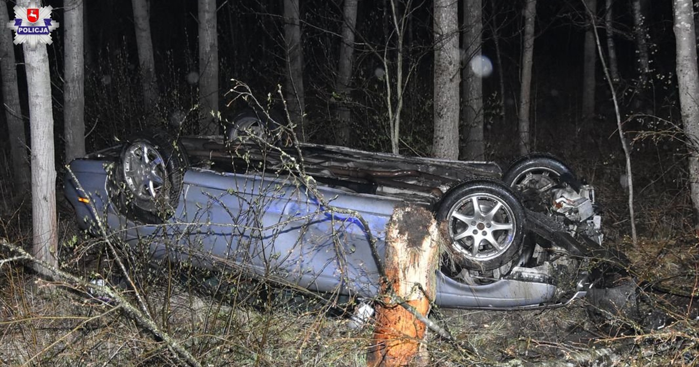 30-letni mieszkaniec województwa lubelskiego chciał się pochwalić Jaguarem. Jechał "na podwójnym gazie" i dachował