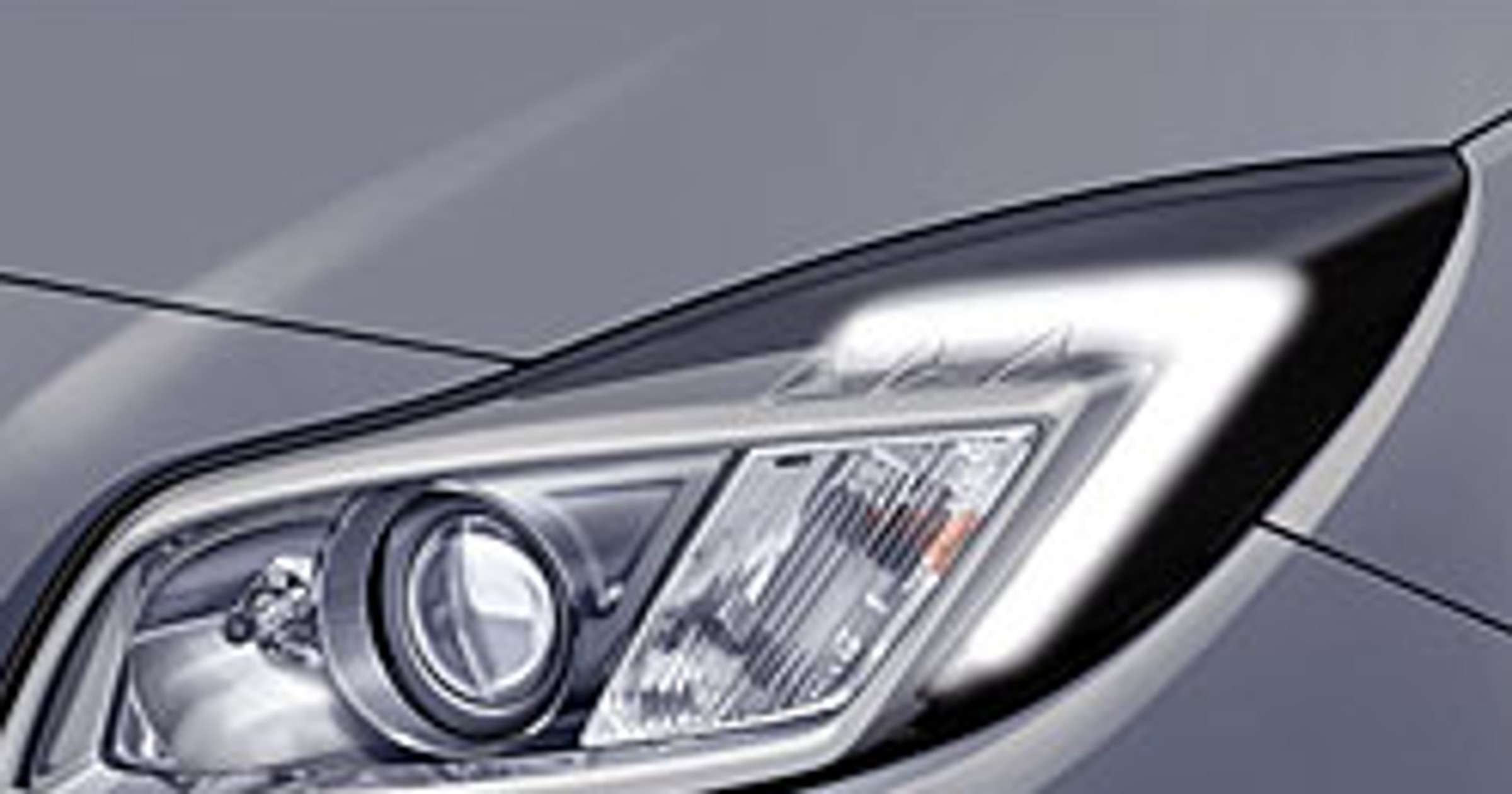 Opel Insignia wyjedzie z inteligentnymi przednimi lampami