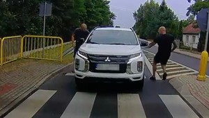 Sceny jak z filmu. Pogranicznicy odzyskali skradziony w Niemczech drogi samochód [Nagranie]