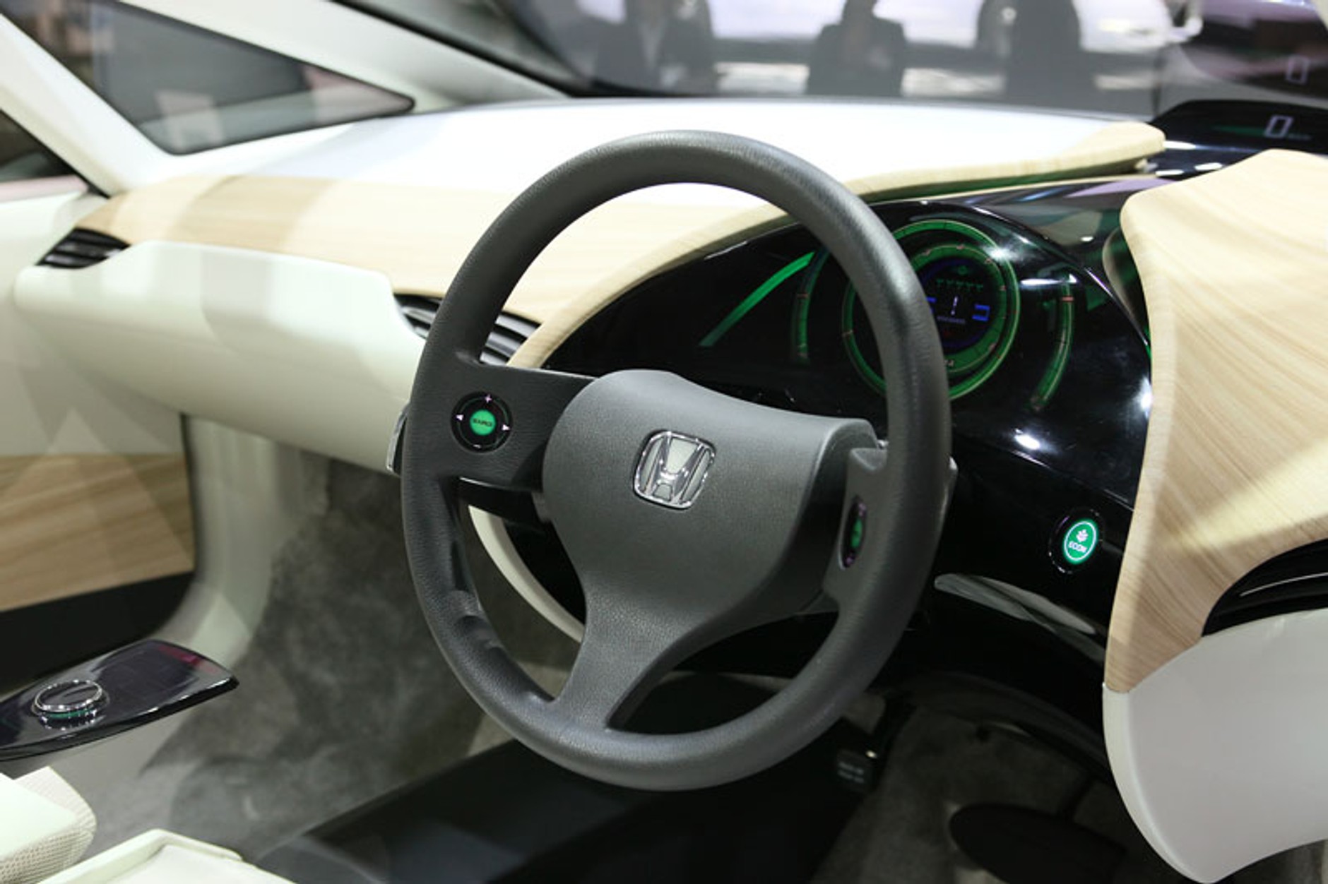 Tokio 2009: zero emisji, Celica powraca, elektryczne 4x4 (fotogaleria)