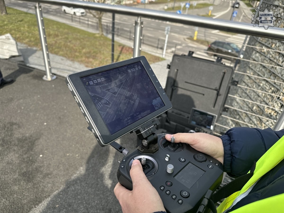 Policjanci korzystają też z dronów