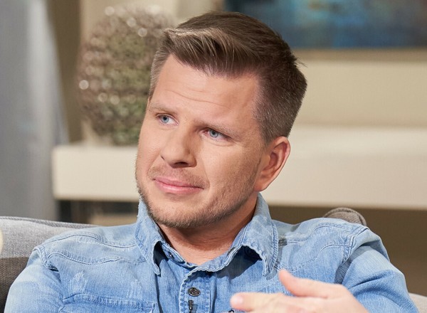 Filip Chajzer przyłapany przez paparazzo. Złamał przepisy na drodze ekspresowej