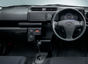 Nowa Toyota z salonu za 40 tys. zł. Model Probox prosto z Japonii