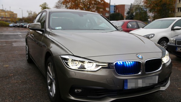 Przód nieoznakowanego radiowozu