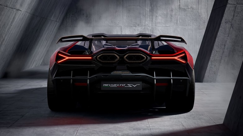 Lamborghini Revuelto SV
