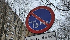 Za znakiem B-35 z minutami czas liczy się inaczej. Policjant poczeka dłużej
