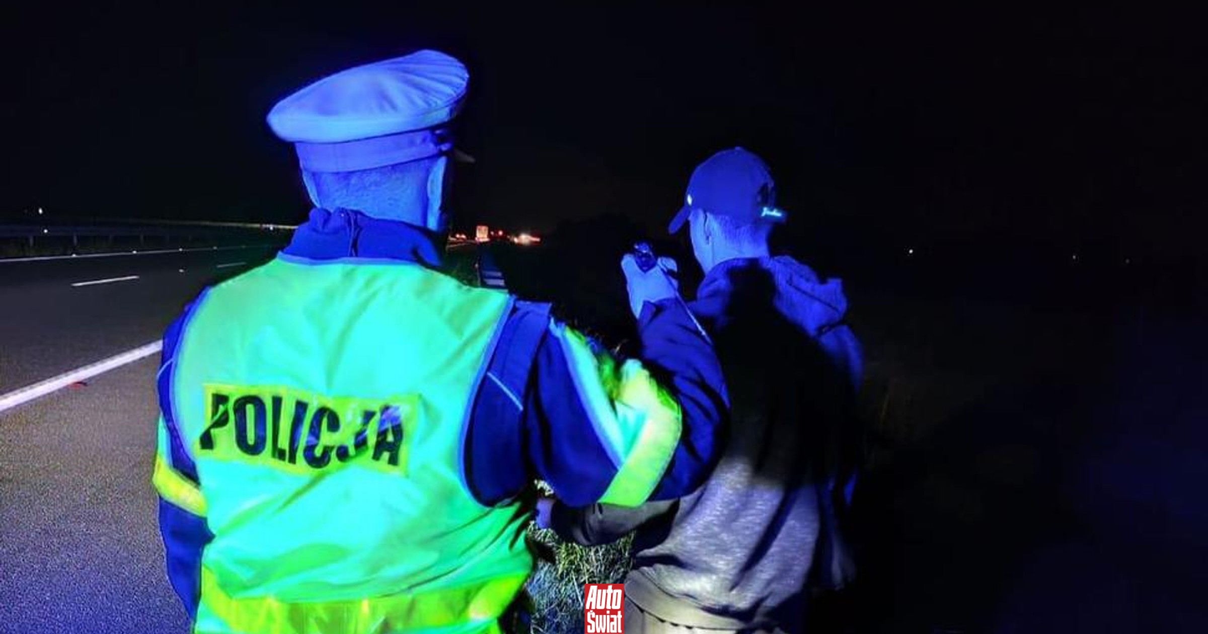 Jechał rowerem po autostradzie. Winę "zwalił" na nawigację