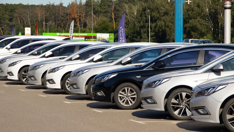 sprzedaż samochodów