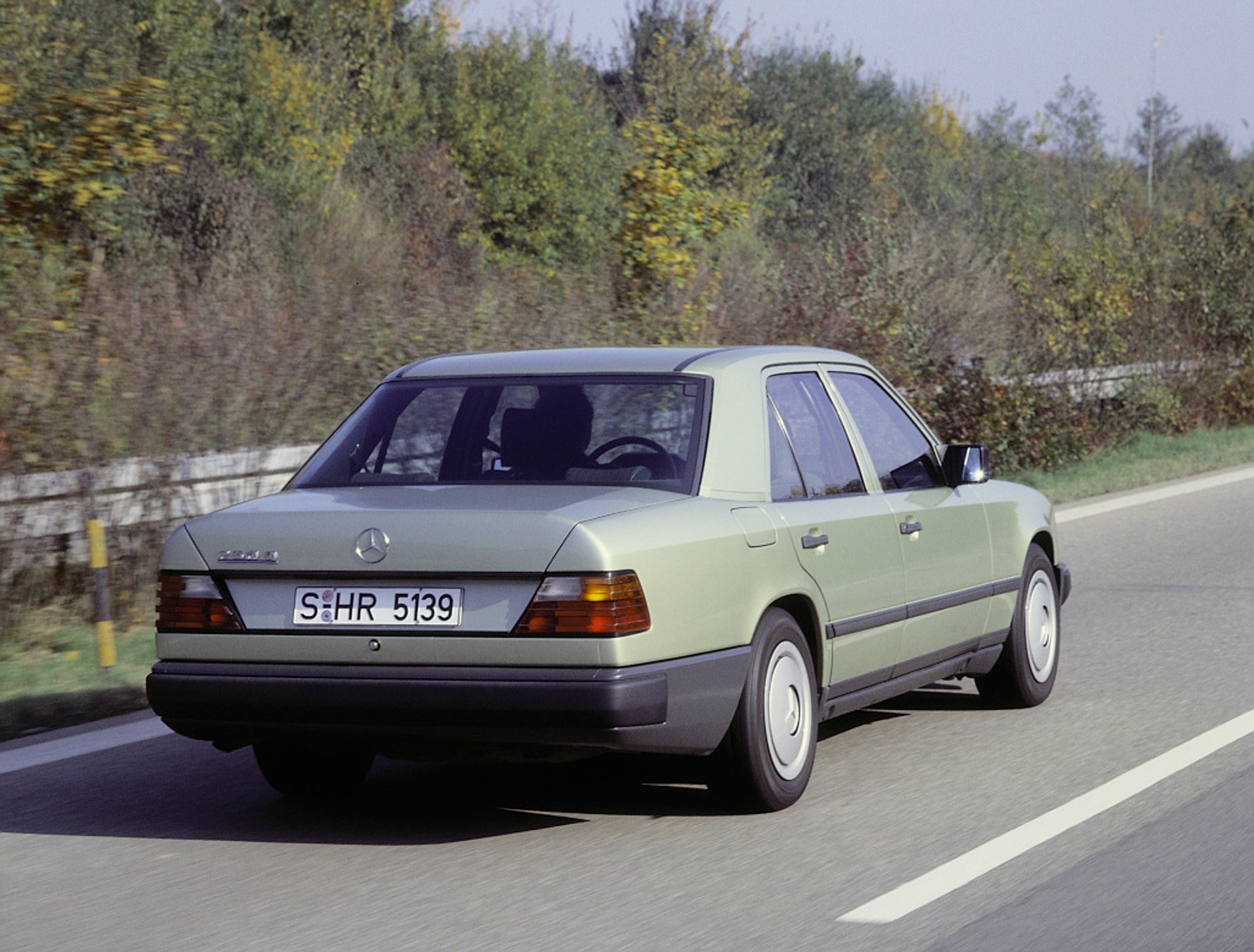 Mercedes W124 ma 35 lat