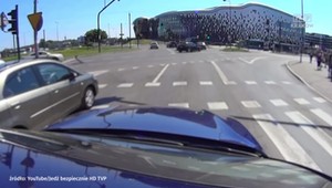Lewy kierunkowskaz na rondzie - włączać czy nie?