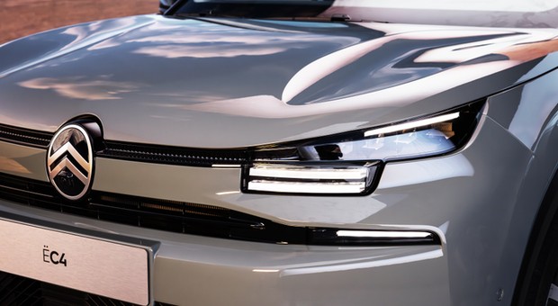 Nowe C4 i C4 X. Citroen odświeżył swój segment C