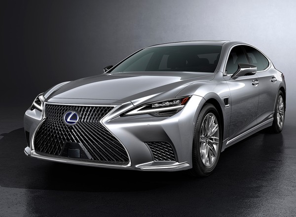 Lexus LS po liftingu - postęp krok po kroku