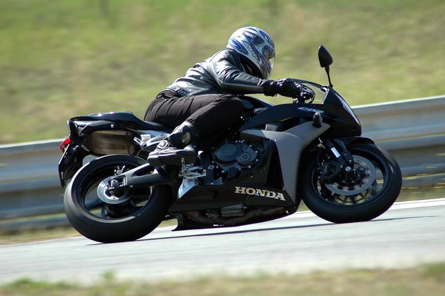 Supermoto Honda Days: nowy CBR600RR na torze