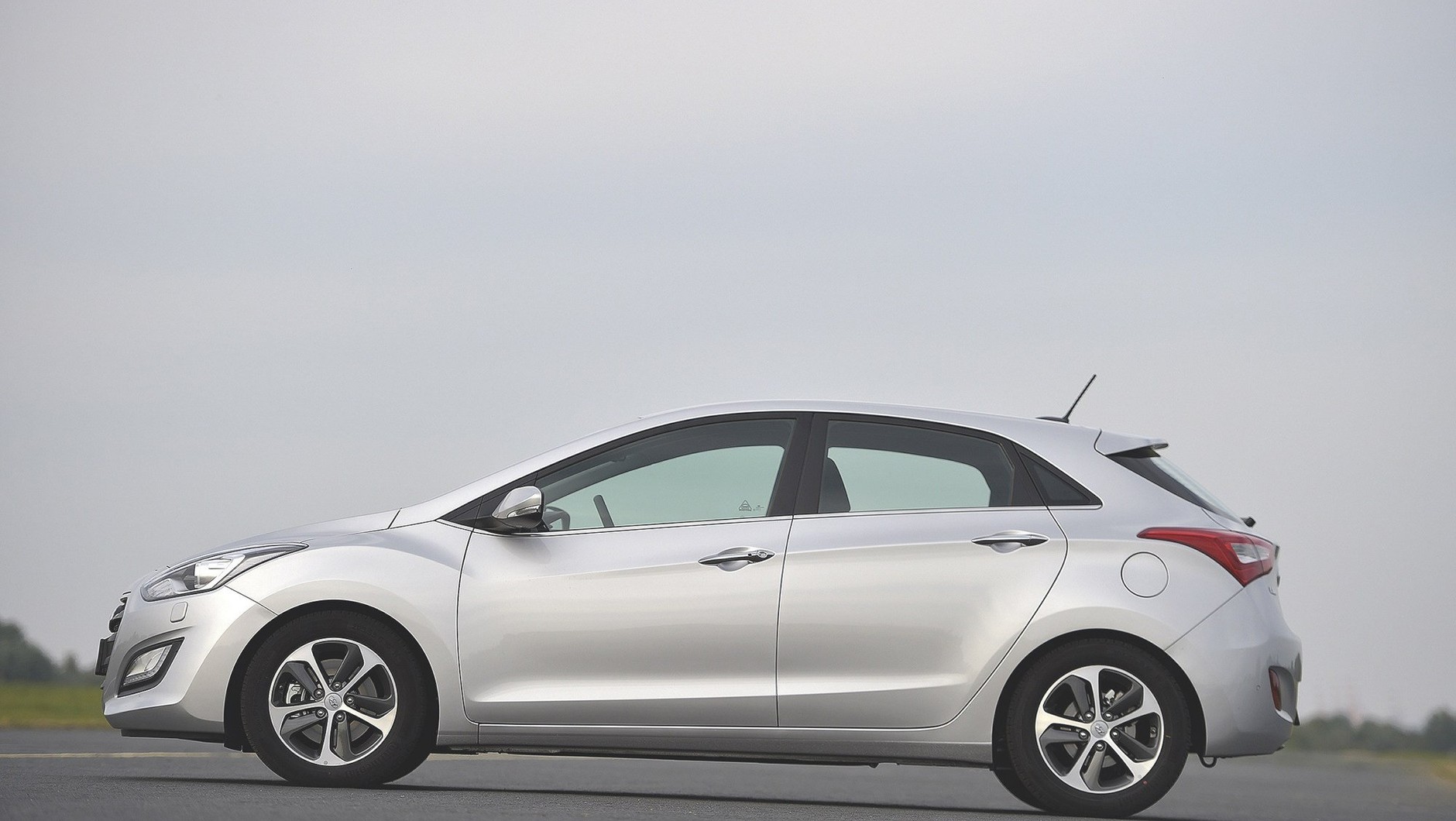 Porównanie - nowa Astra kontra reszta świata: Ford Focus, Hyundai i30, Kia cee'd, Peugeot 308 i VW Golf - spalanie, opinie, dane techniczne