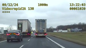 Kierowca ciężarówki zignorował nowe przepisy. Za nim jechali policjanci