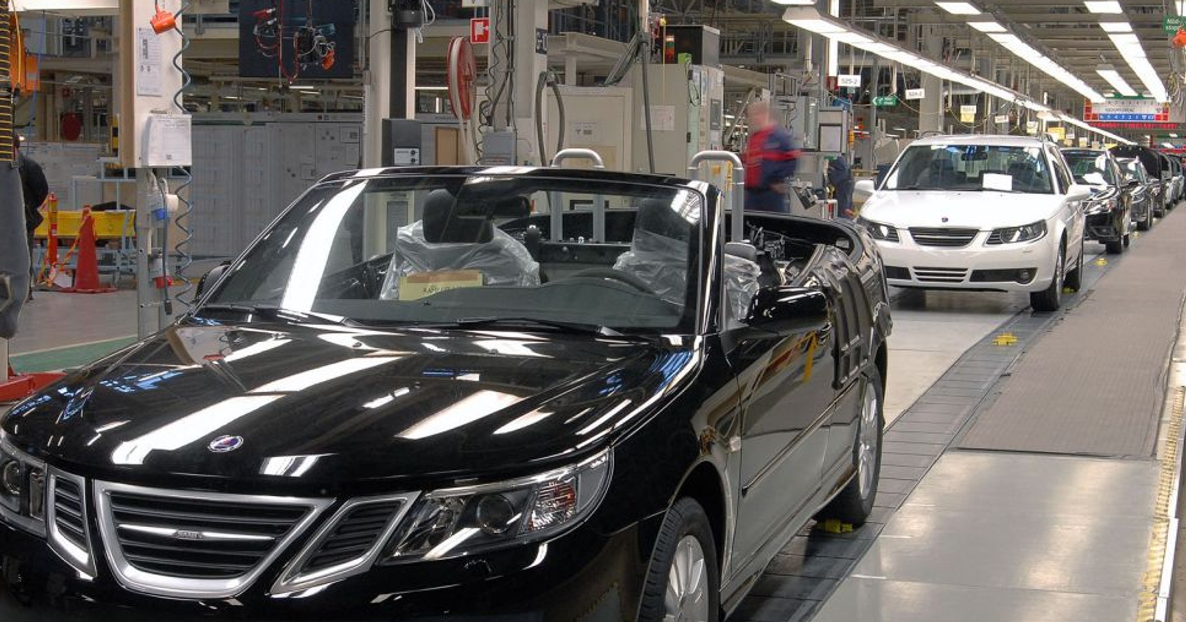 Saab wstrzymał produkcję, bo nie płacił dostawcom