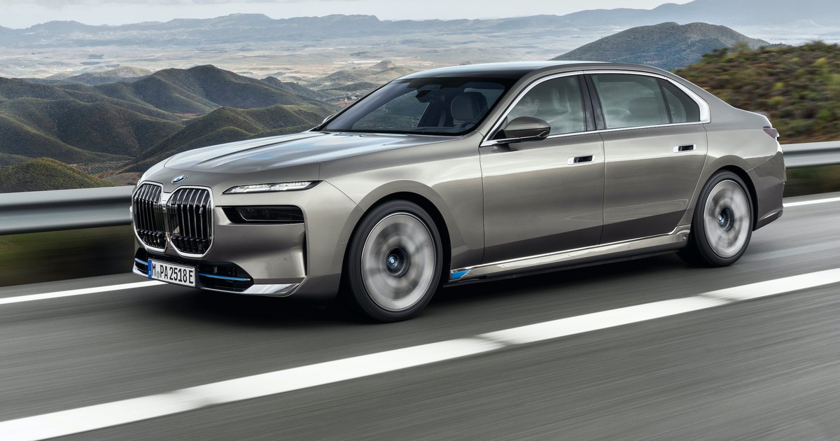 BMW i7
