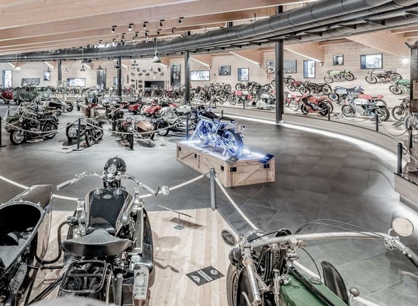 Słynne alpejskie muzeum motocykli doszczętnie spłonęło