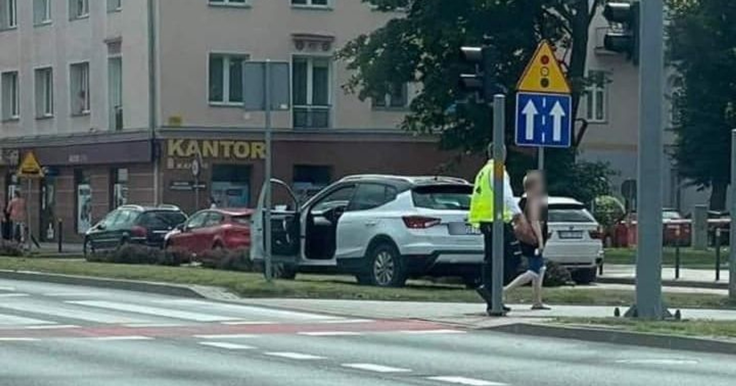 Udawał policjanta i zatrzymywał auta. Przed prawdziwymi uciekał