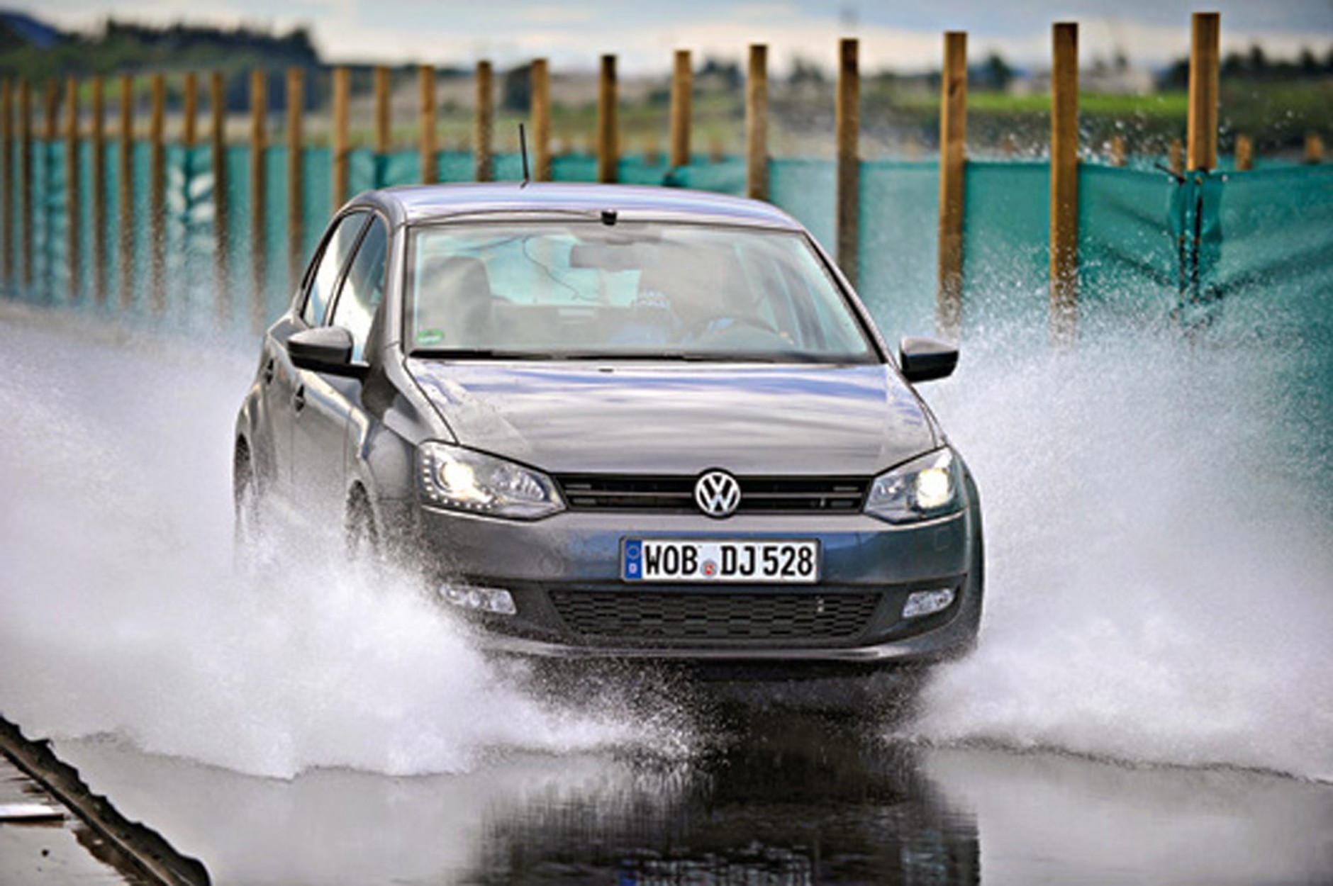 Czy istnieją opony nadające się do jazdy w każdych warunkach pogodowych?