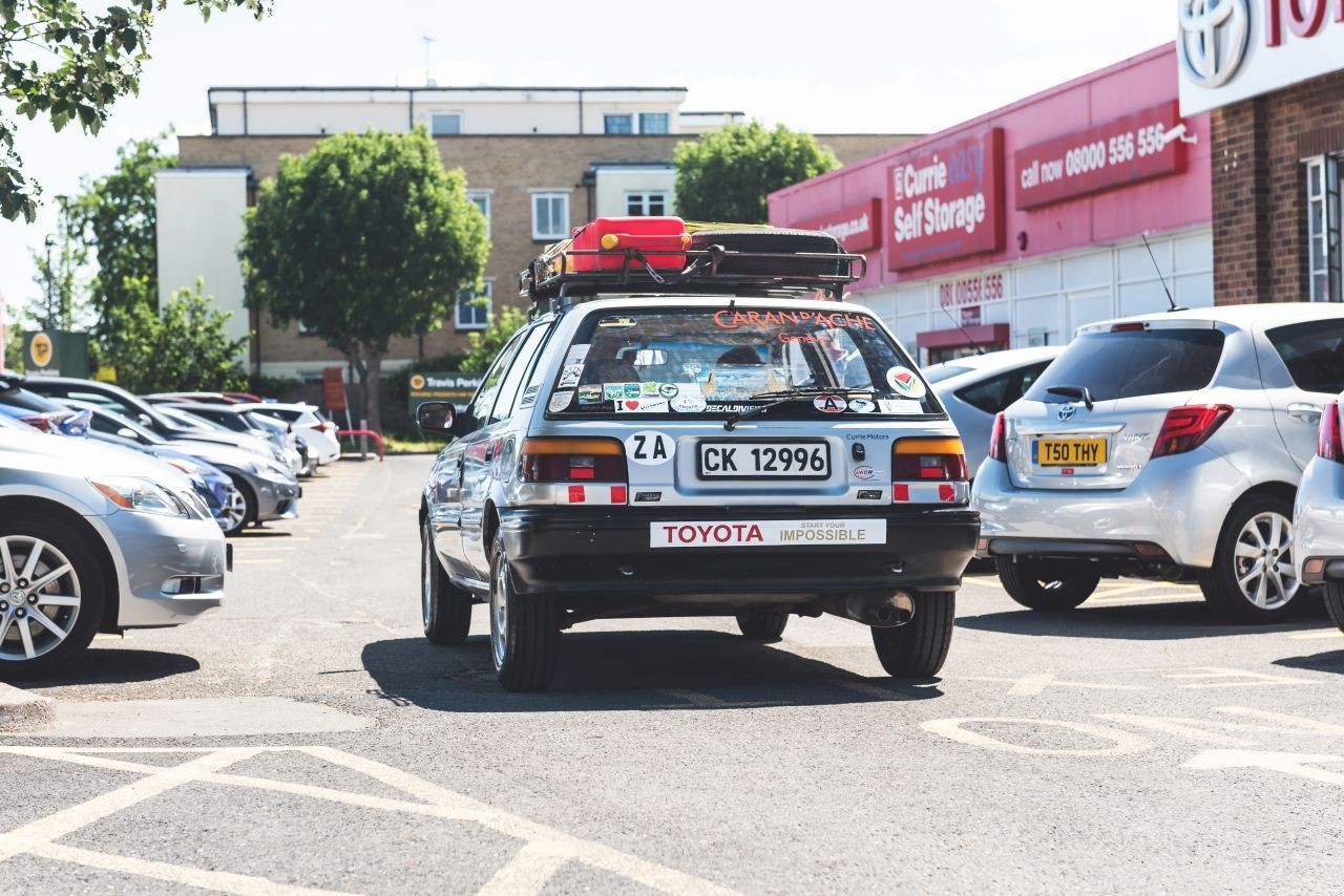 80-letnia Julia Albu i jej 20-letnia Toyota Corolla
