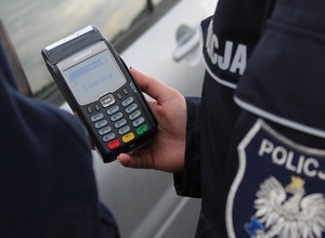 Jeździł swoim BMW po Legnicy, ale o czymś "zapomniał".  Dotkliwy mandat